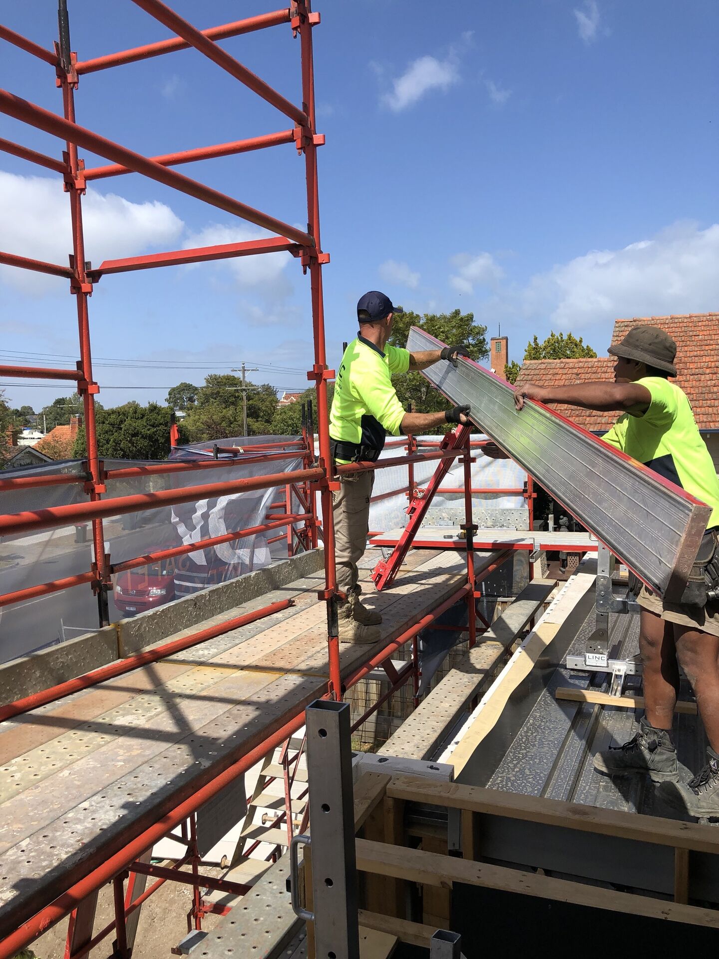 Complex roof edge protection