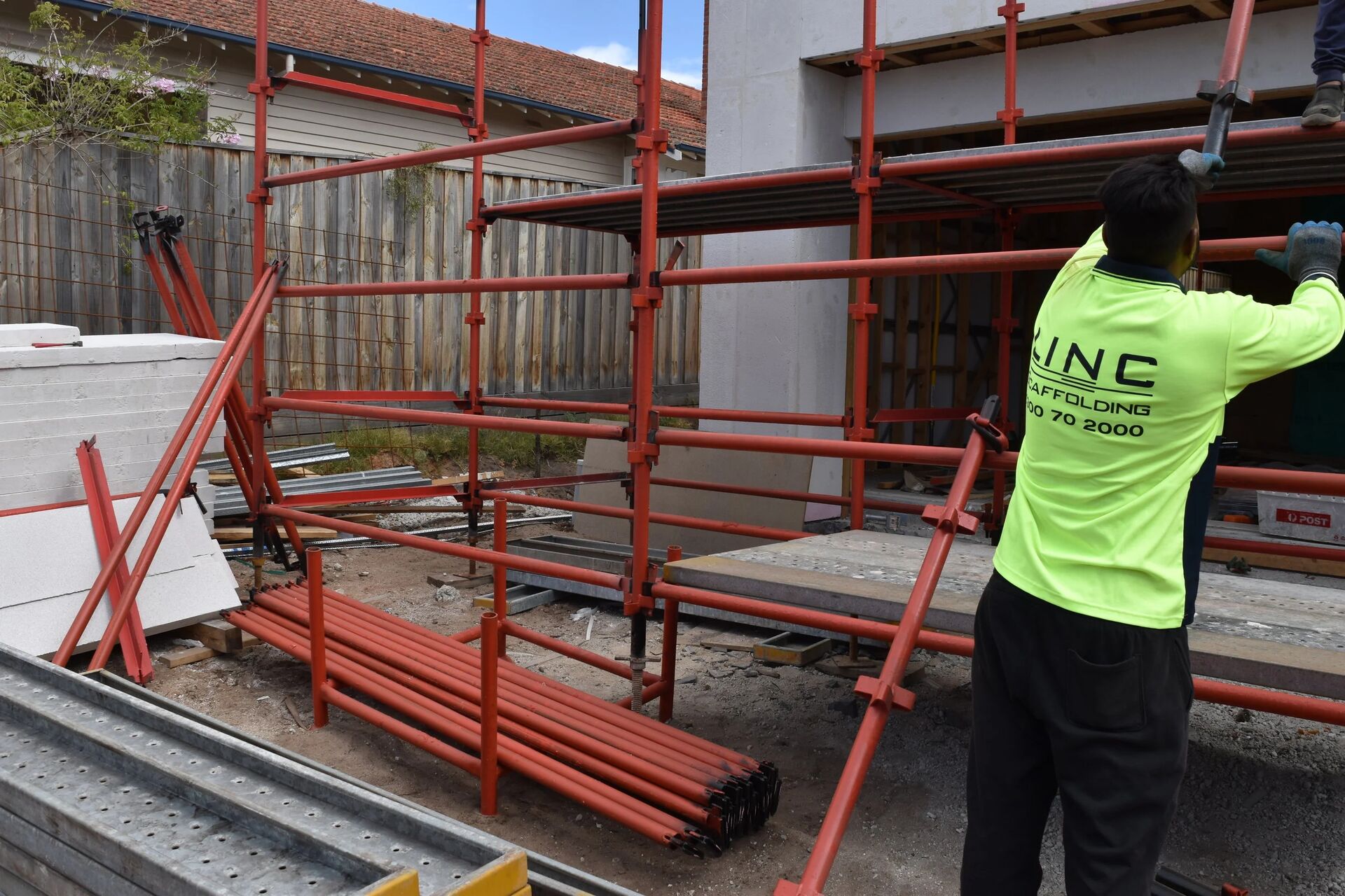 Townhouse perimeter scaffold